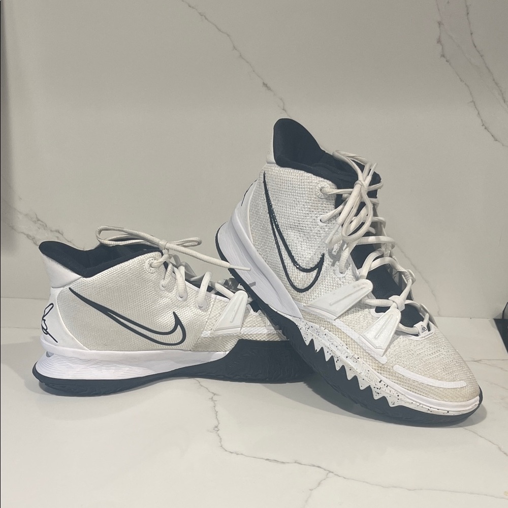 Nike Kyrie White and Black Shoes Size 12